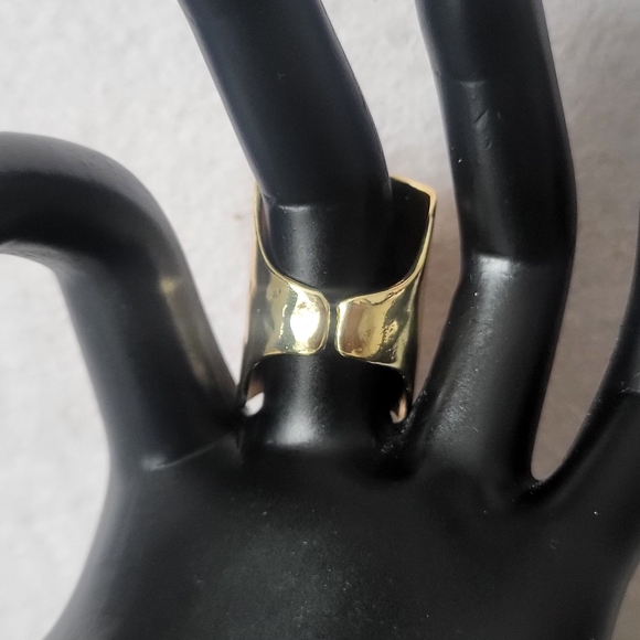 Chunky  Gold or Silver faux Pearl Ring - Picture 4 of 4